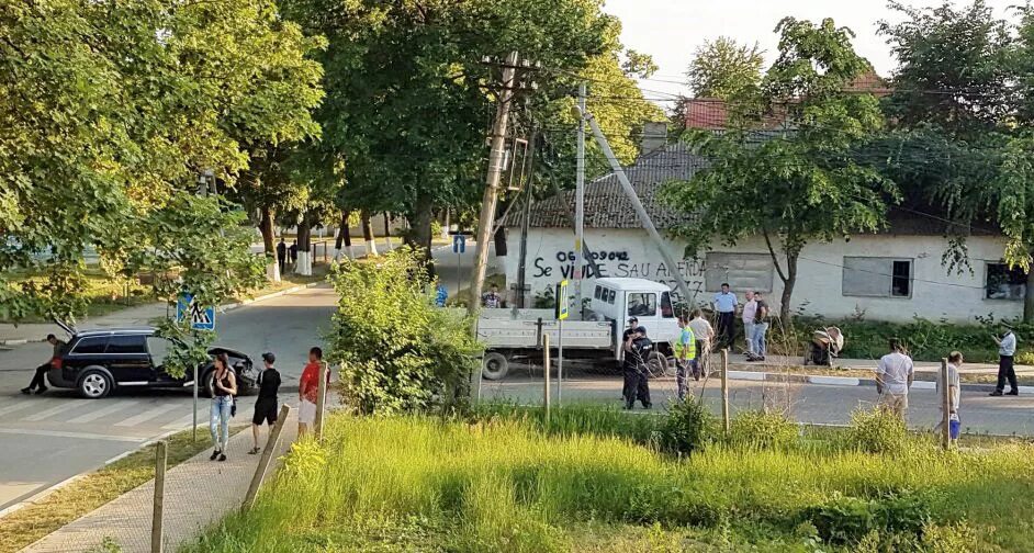 Парк город унгены. Достопримечательности города унгены. Памятник героям освободителям в городе унгены. Города унгень молдова. Молдавия город унгены.