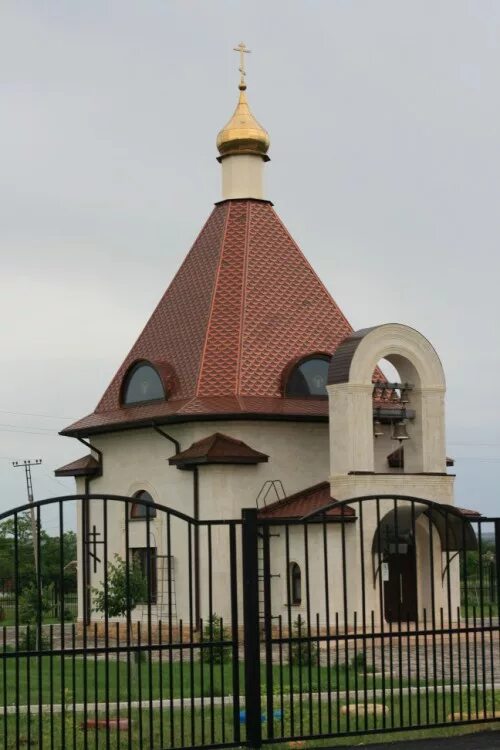 Кленовая 18 троицкое. Новотроицкая церковь. Церковь на фрунзе новотроицк. Церкви города новотроицка оренбургской. Церкви города новотроицка оренбургской.
