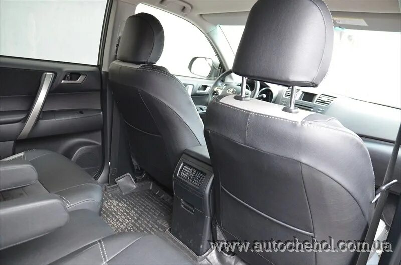 Чехлы на сиденья toyota highlander 1 поколение. Чехлы тойота хайлендер. Чехлы экокожа на toyota highlander 2002 года бежевые. Модельные чехлы хайлендер 2004 года. Toyota highlander 2004 сидения.
