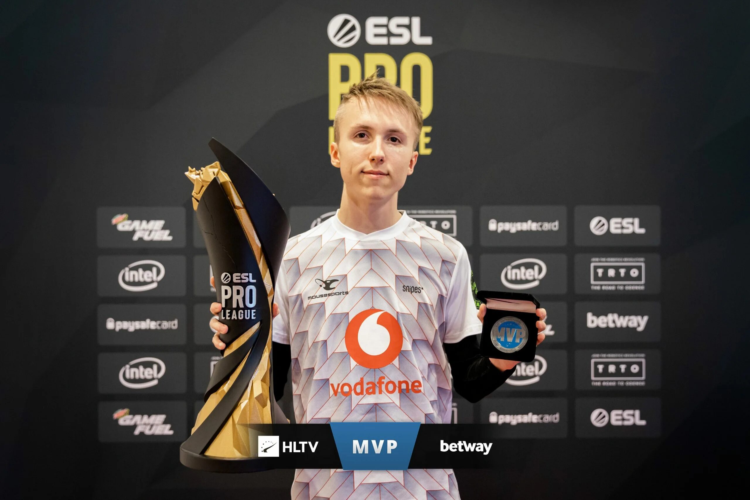 Mvp cs go. Ropz mvp. mvp турнира. mvp кс го. медаль mvp cs go.