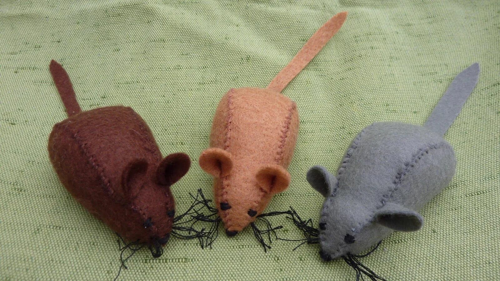 Самодельные мыши. Мышь игрушка. Мышка из ткани. Мышка из фетра. Игрушка мышка из ткани.