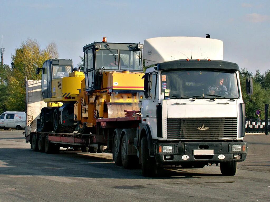 Водитель на трал вакансии. МАЗ 6430 тягач с тралом. МАЗ 6430 С тралом. МАЗ 6430 Тралл. МАЗ 6422 С тралом.