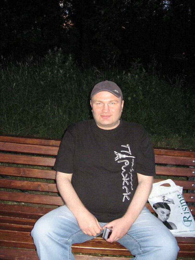 Богатые одинокие дамы. Ищу одинокую мужчину москва. Одинокие мужчины вдовцы. Мужчина 57 лет. Богатые женщины 40 москва.