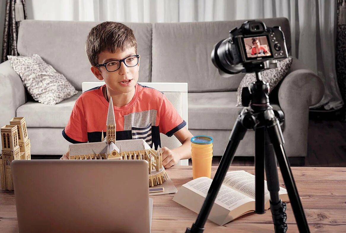 Интернет телевидение. Продвигать бизнес. Хобби для детей видео блоггер. Реклама в интернете. Картинки для видео.