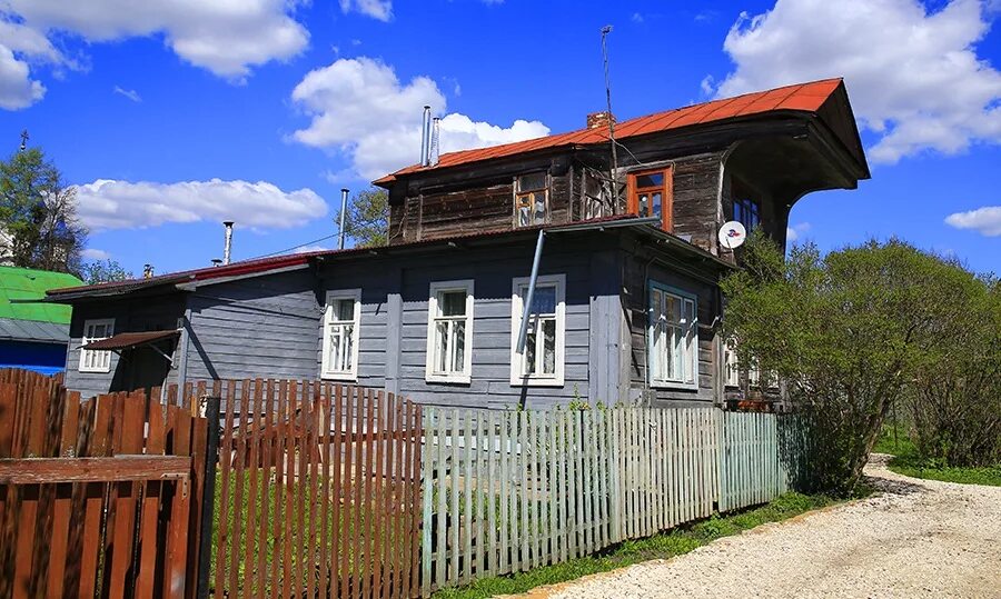 Хирург в суздале в поликлинике. Флигель доктора маринкова гостиница суздаль. Суздальская районная больница педиатрическое отделение. Памятник аптекарю во владимире. Главный врач суздальской црб новый.