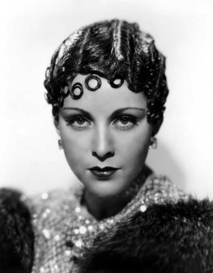 шляпки в стиле гэтсби. киноактрисы 20х пола негри. диадема гэтсби. кэти перри в 20 лет. ретро прически.