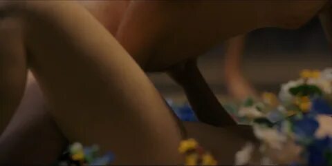 Slideshow liana liberato bikini.