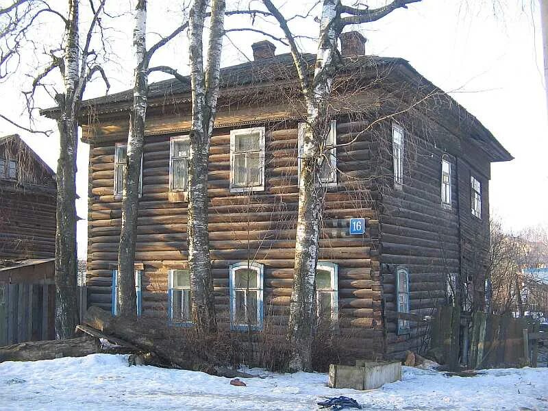Дом 1900. Деревянные дома 1900 года. Дом 1900 года постройки. Многоквартирный дом 1900 года деревянный.