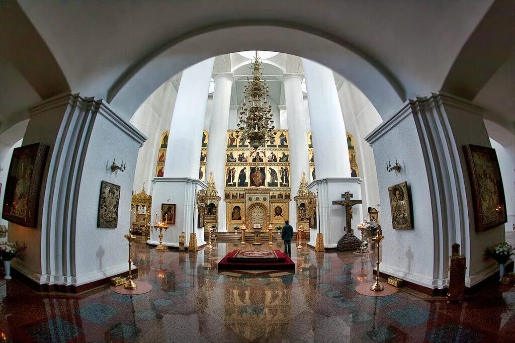 Где находится центр церкви
