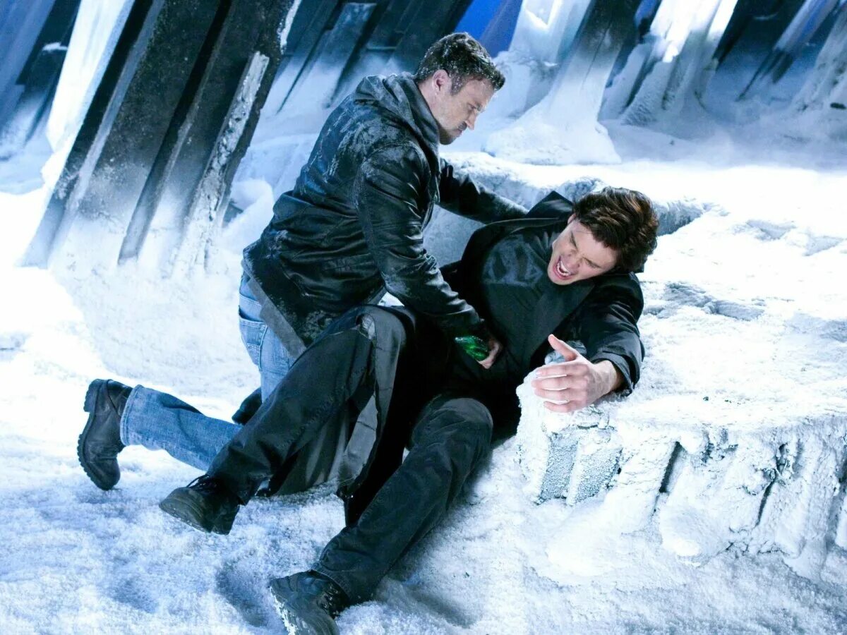 Смолвиль сериал лига справедливости. Кларк кент 2 сезон. Лига справедливости смолвиля. Тайны смолвиля сериал. Том уэллинг тайны смолвиля 2001.