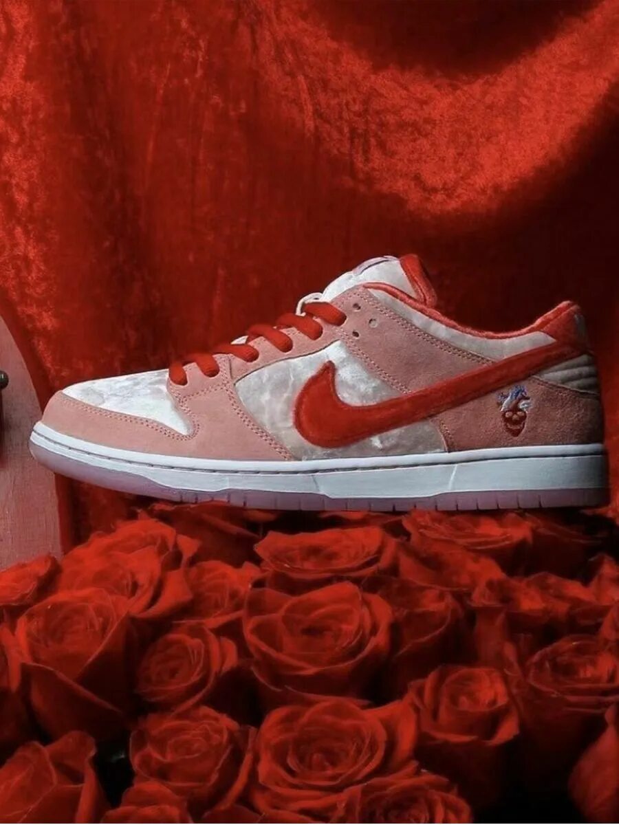 Nike SB Dunk Low Strangelove. Nike SB Dunk Low Valentine s Day. Nike Dunk Valentines Day 2022. Strangelove x Nike SB Dunk Low. Найк с сердечками