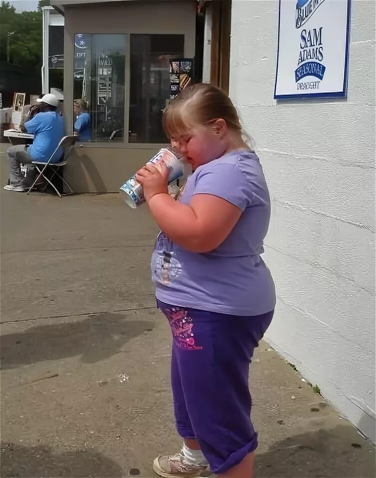 толстой девушкой хочу. толстые девушки с едой. толстой девушкой хочу. толстой девушкой хочу. приколы про толстых девушек.