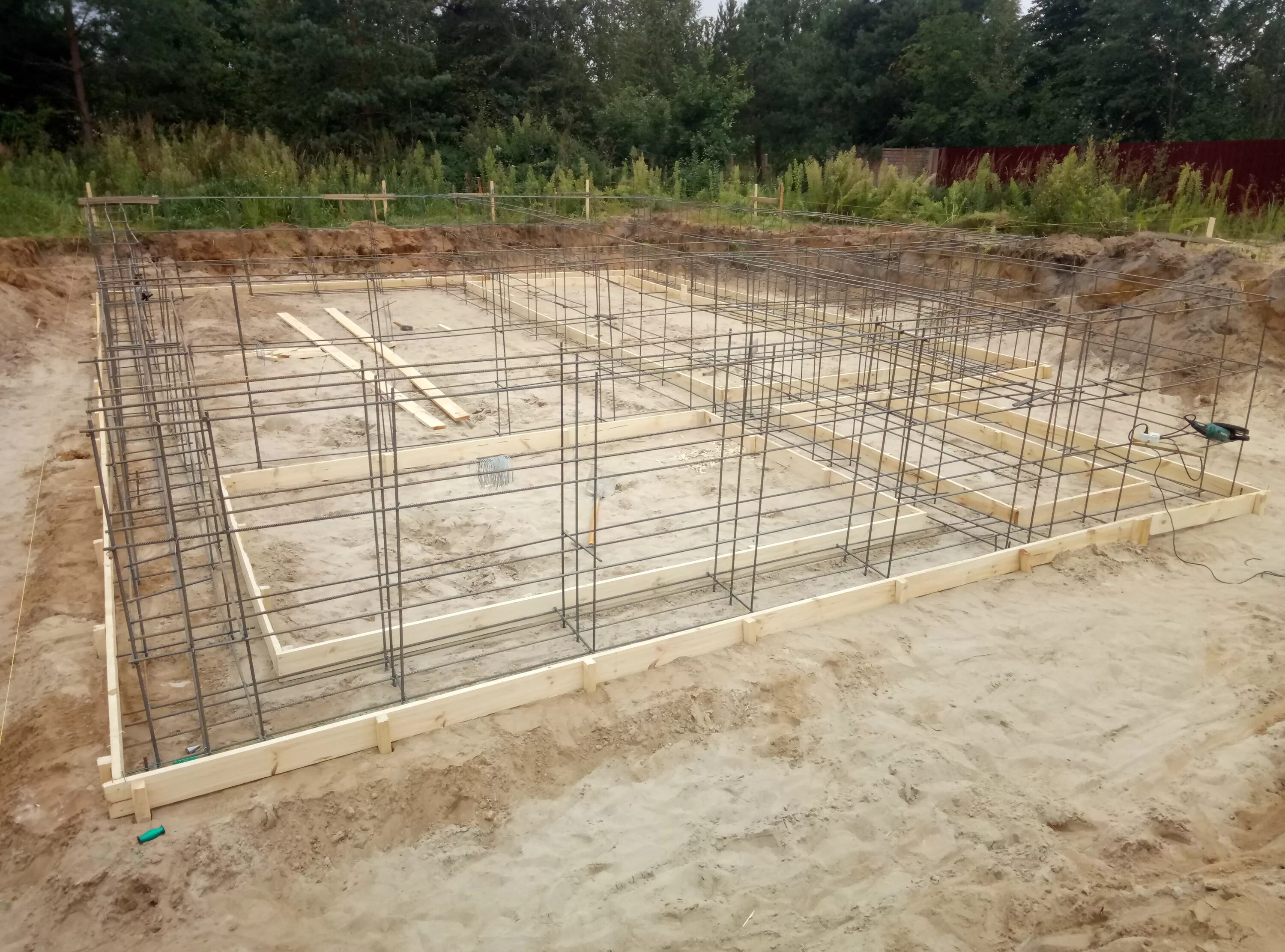 Подошва ленточного фундамента. Т образный фундамент. Т образный ленточный фундамент. Монолитный т образный фундамент. Т образный ленточный ф.