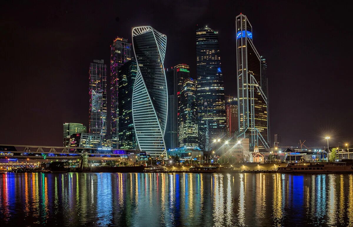 парк зарядье москва зима 2020. москва сити ночью зима 2022. московский трамвай 2022 ночью. ночной москва сити 2022. москва сити ночью.