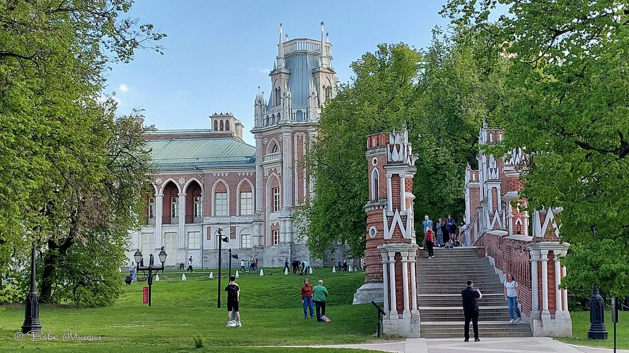 Парк царицыно 2024. Царицынский парк в Москве. Парк в Царицыно царь. Парк Царицыно в Москве 2002г. Царицынский парк летом Москва.