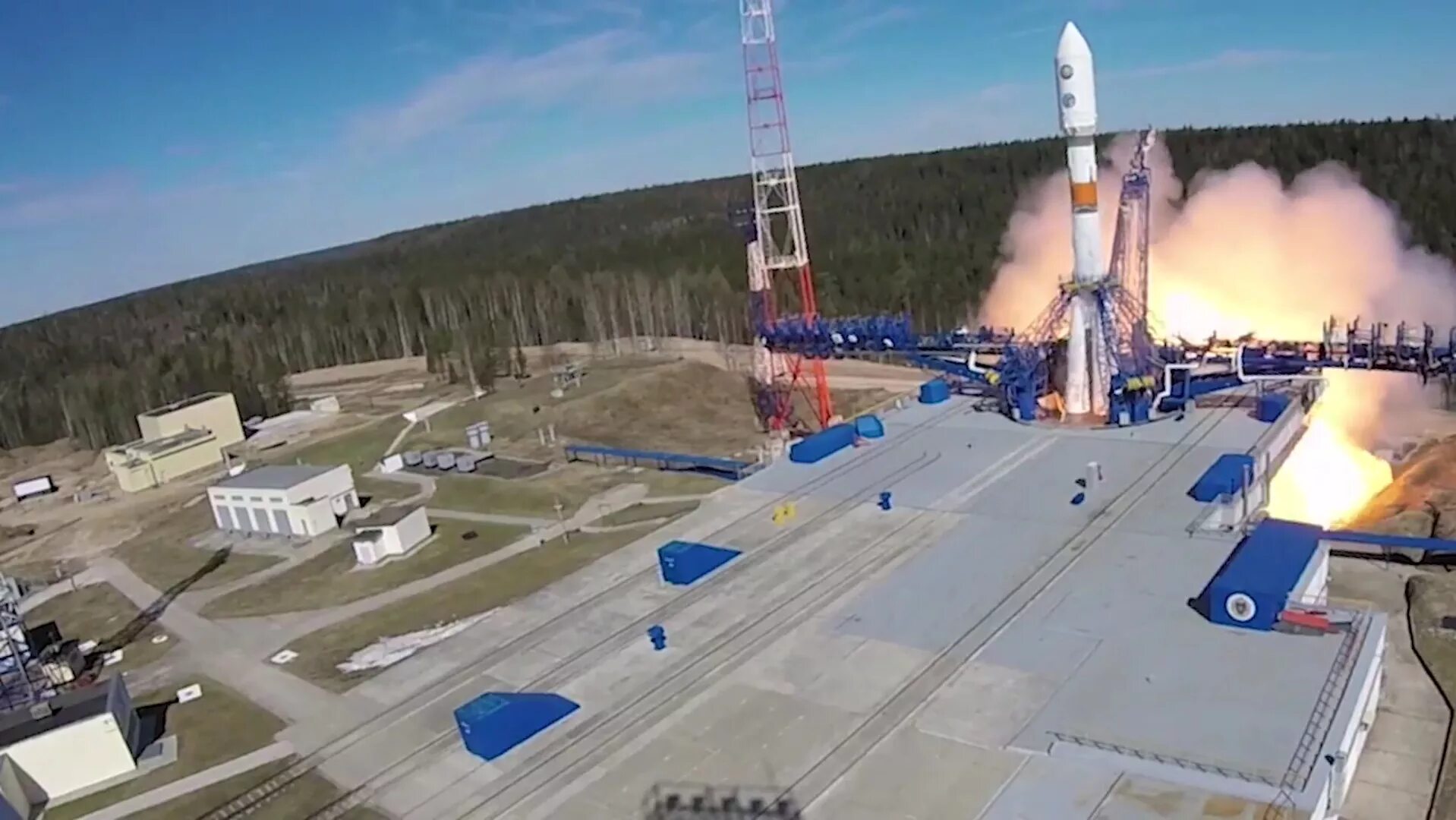Космодром плесецк город мирный. Космодром плесецк циклон-3. Мирный космодром плесецк. Установщики ракет союз. Плесецк транспортные.