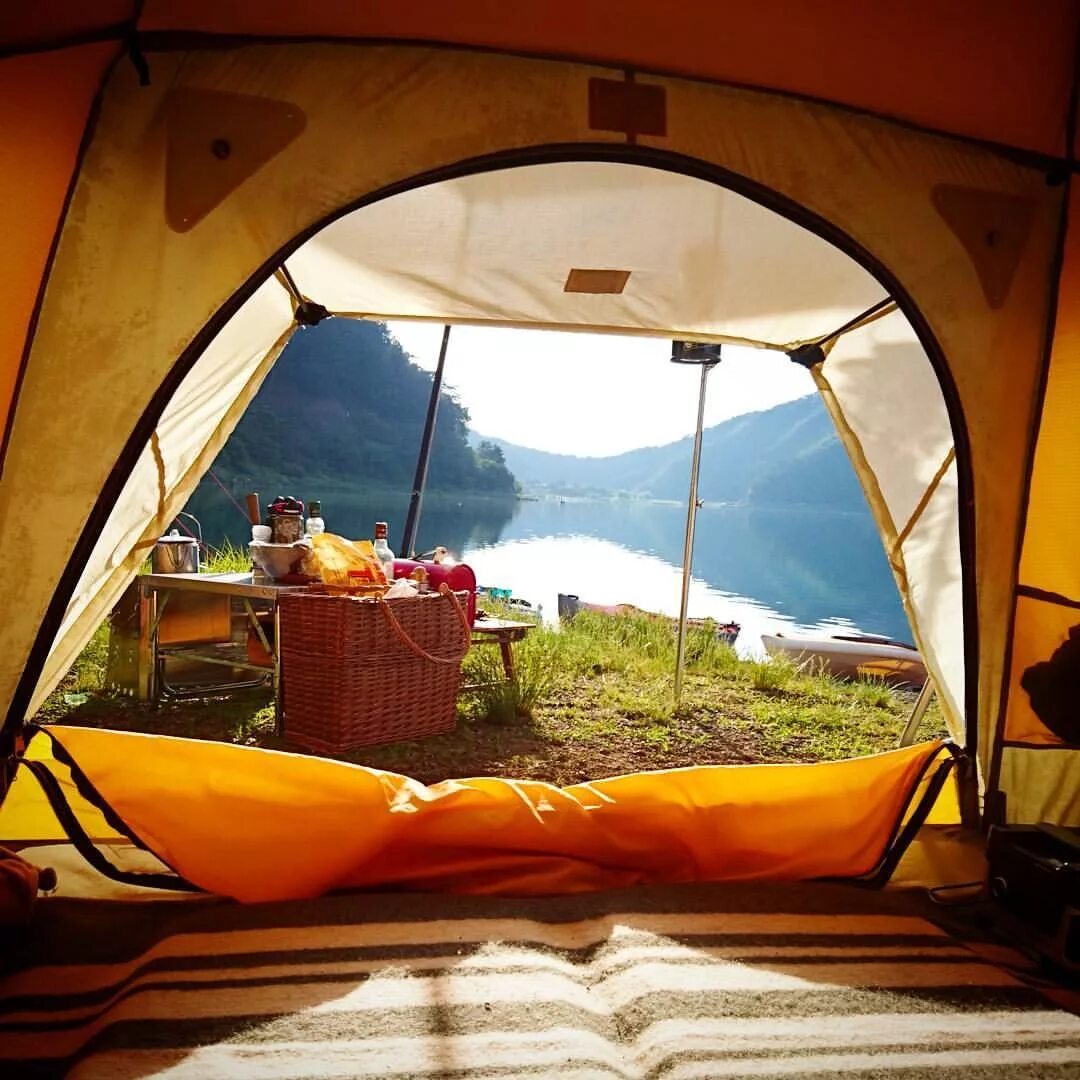 Travel camping. Best Camp палатки. Палатка campact ten Lake trveler 3. Вид из палатки. Шикарный вид из палатки.