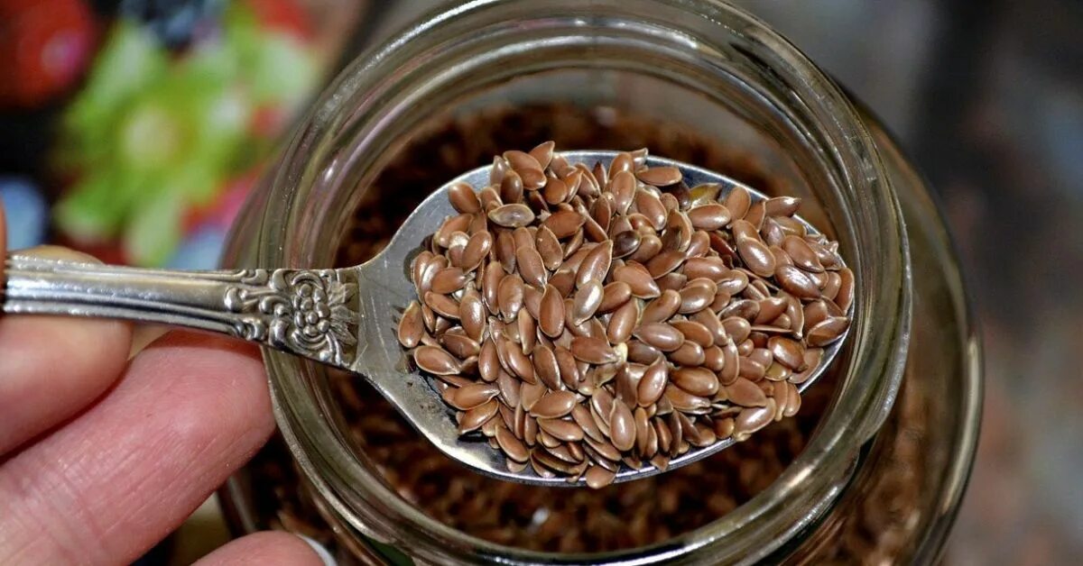 сколько семян льна в чайной ложке. вес муки в 1 столовой ложке. семя льна кбжу. разница семена чиа и семена льна. сколько семян льна в чайной ложке.