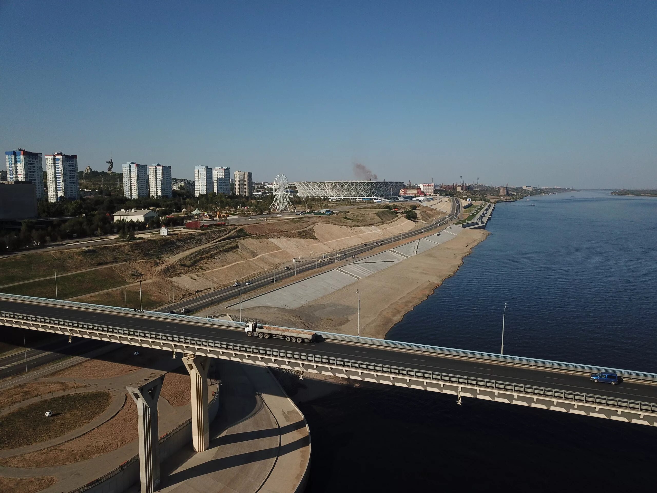 Волгоград мост. Мост через Волгу в Волгограде. Танцующий мост в Волгограде. Новый Волгоградский мост.