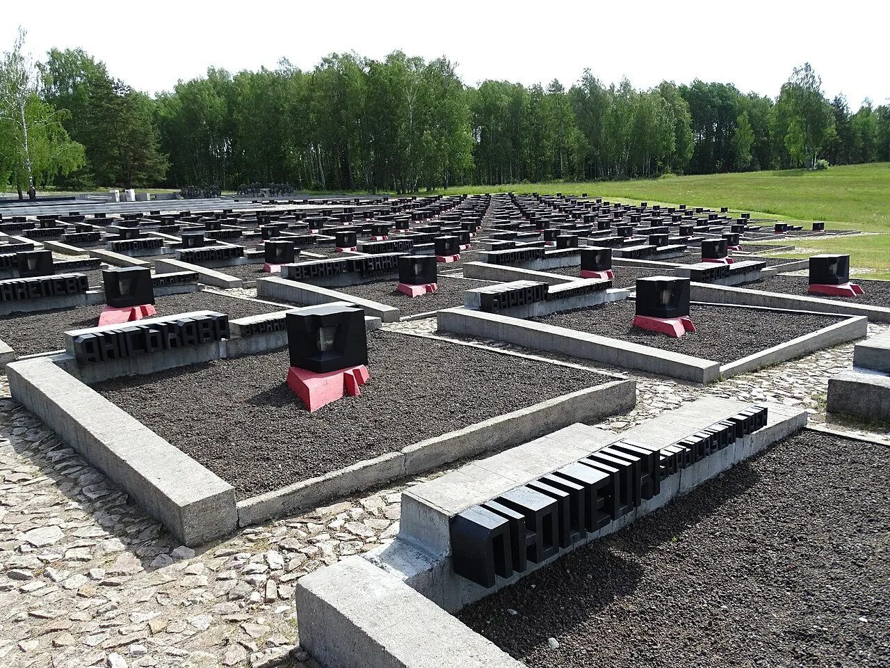 Где находится хатынь в белоруссии. Хатынь мемориальный комплекс. хатынь курган славы. хатынь мемориальный комплекс колокол. мемориальный комплекс «хатынь» март.