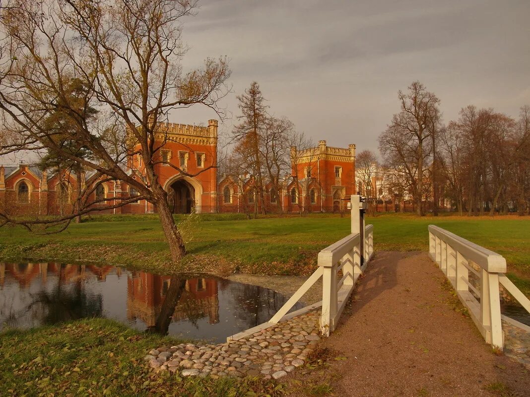 Александрийский парк в Петергофе. Парк Александрия и Ораниенбаум. Александрия Петергоф Императорские конюшни. Парк Александрия конюшни Петергоф. Императорские конюшни