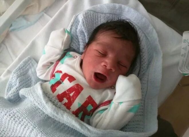 ребенок родился с длинными волосами. корейские стрижки для детей. малышка чанко. новорожденные с длинными волосами. ребенок родился с длинными волосами.