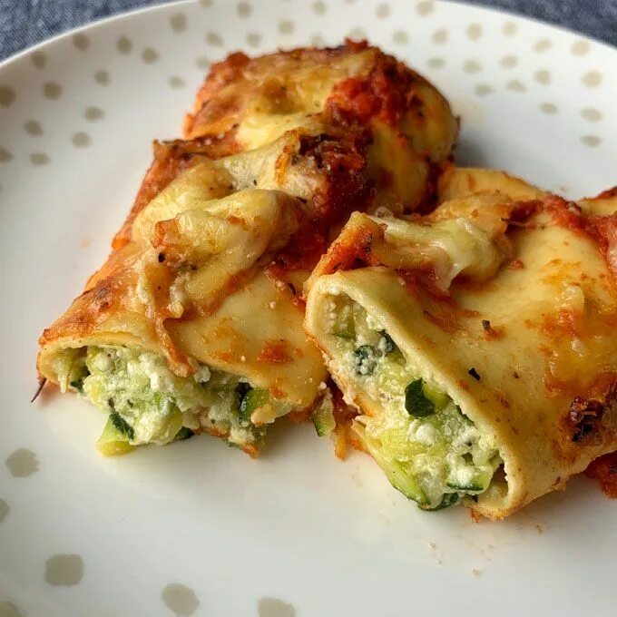 Каннеллони с сыром. Каннеллони. каннеллони ивлев. каннеллони милти. каннеллони вегетарианские.