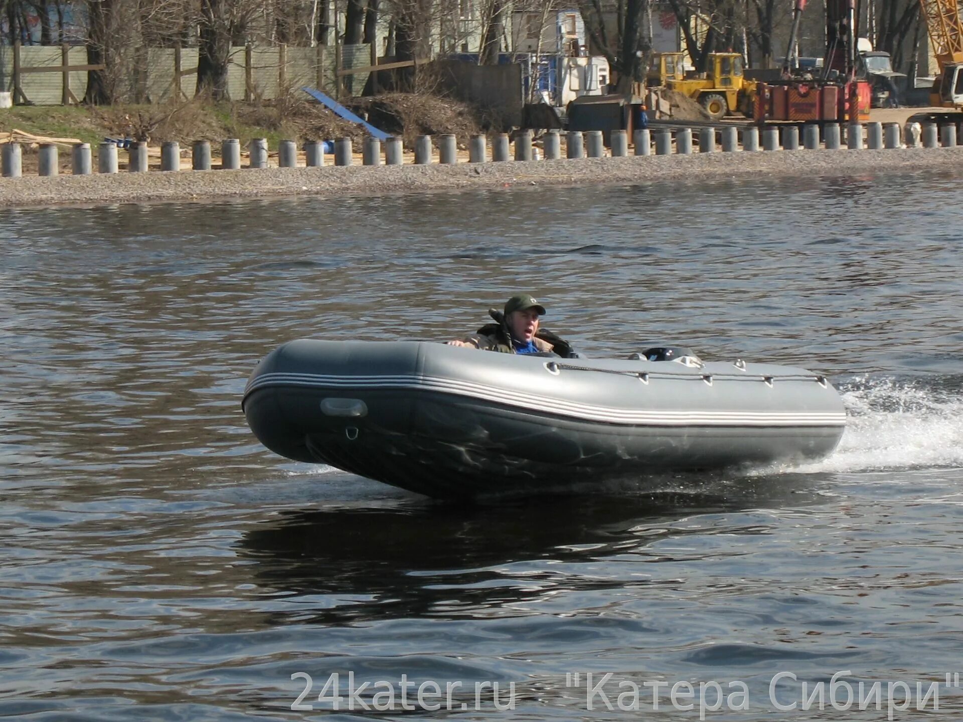 Красноярск лодки пвх моторы. Лодка ПВХ 450 флагман. Лодка флагман 450 НДНД. ПВХ флалагман 450 под парусом. Лодка ПВХ флагман 450 на прицепе.