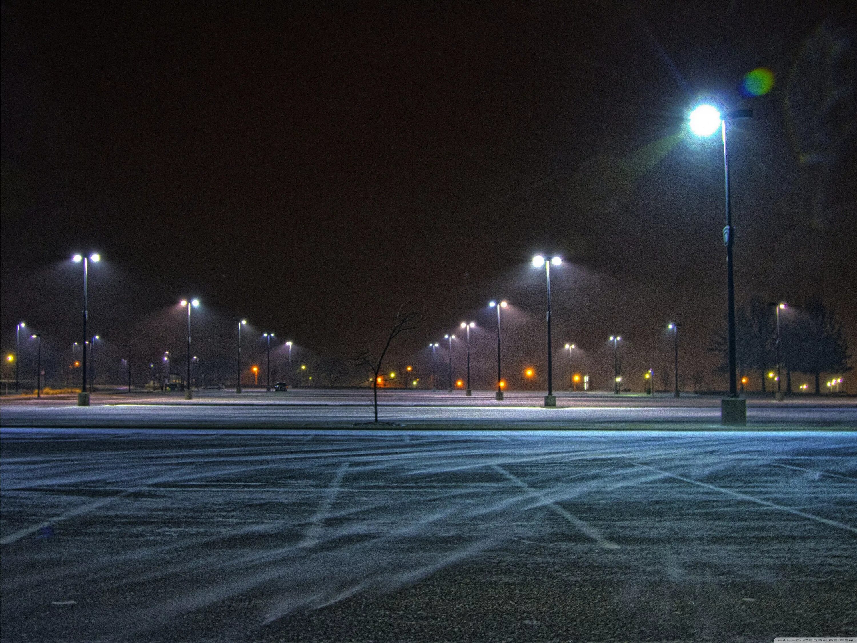 Area lighting. Зима ночь. Зима ночь город. Уличное освещение зимой. Город зимой ночью.