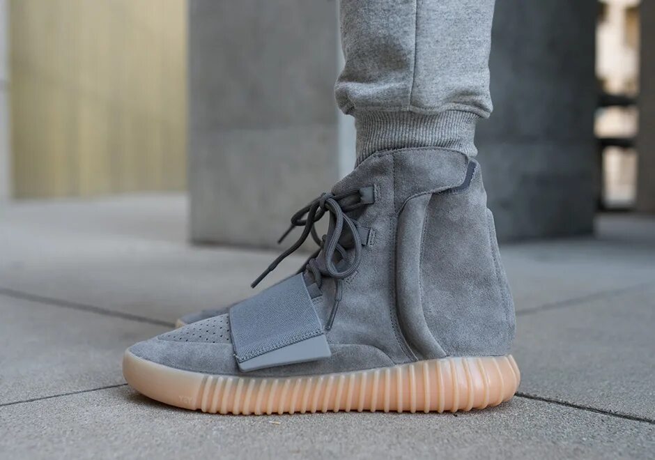 Таке изи. Adidas Yeezy 750. Адидас ИЗИ буст 750. Adidas easy Boost 750. Адидас 750 Yeezy Boost.