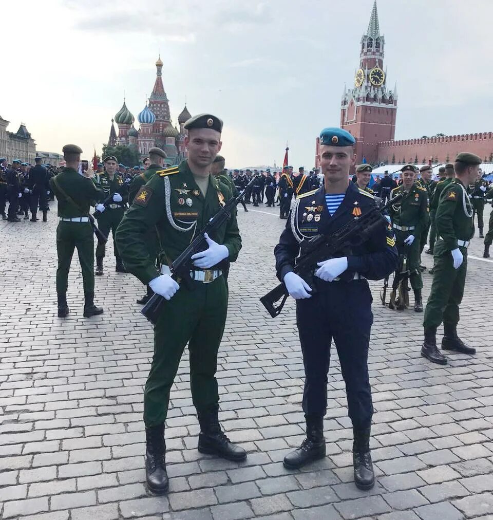 Парад Победы 2021 в Москве курсанты. Парад Победы на красной площади в Москве. Парад 9 мая в Москве 2022 на красной площади.