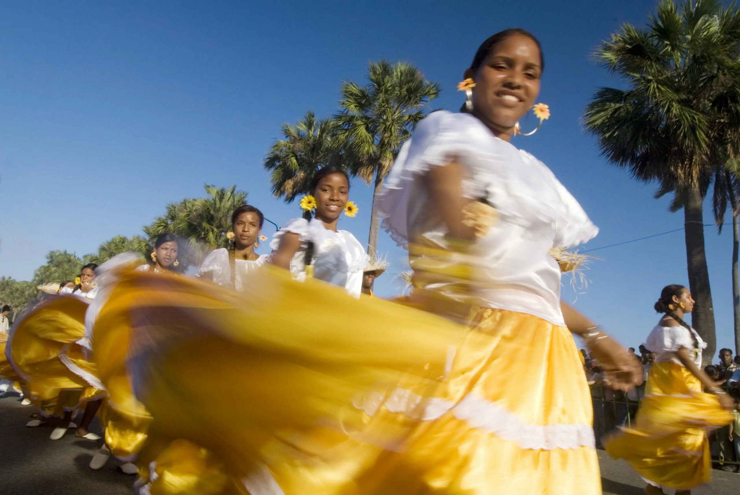 Меренге танец. Меренге танец Доминикана. Танец меренге в Доминикане. Доминикана фестиваль меренге. Санто-Доминго Доминиканская Республика.