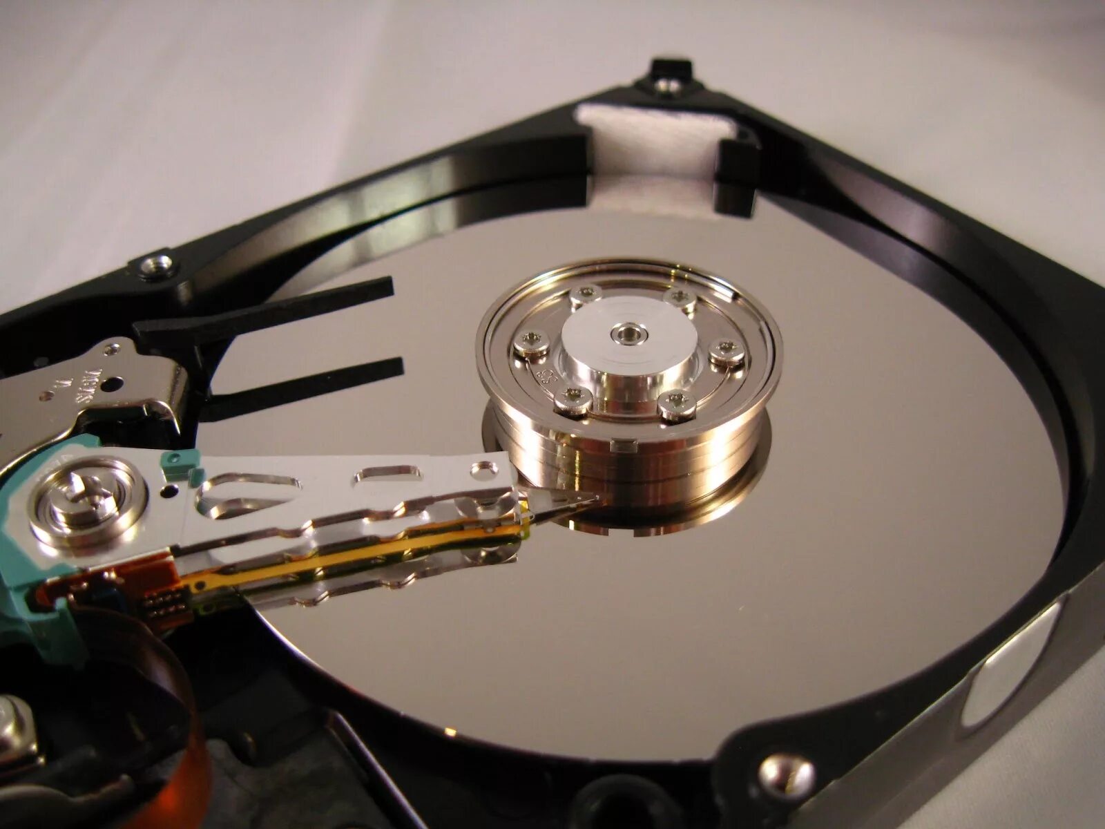 Общий диск фото. Data recovery. восстановление жесткого диска. hdd recovery. данные на жестком диске.