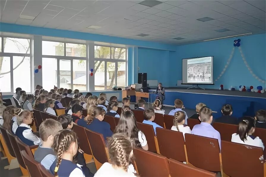 Сайт гимназия черногорск. Школа 19 Черногорск. Город Черногорск школа 19. 18 Школа Черногорск. Школа 20 Черногорск.