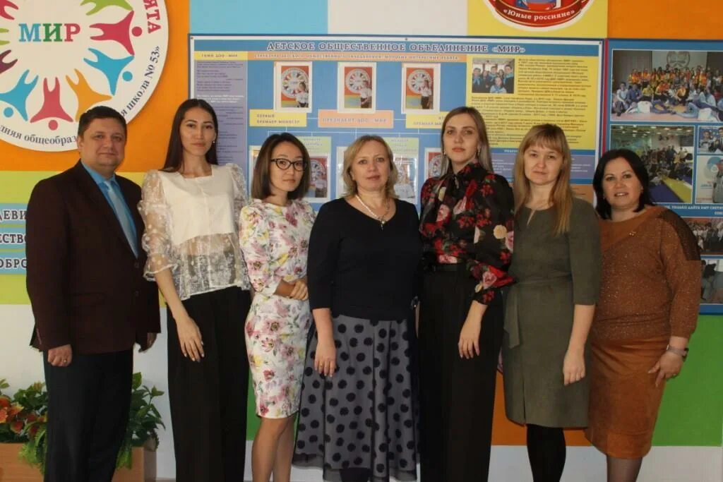 каратузская школа имени трофимова. школа имени заслуженного учителя. заслуженный педагог красноярского края. школа 53 омск учителя. озёрская средняя школа имени дмитрия тарасова учителя.