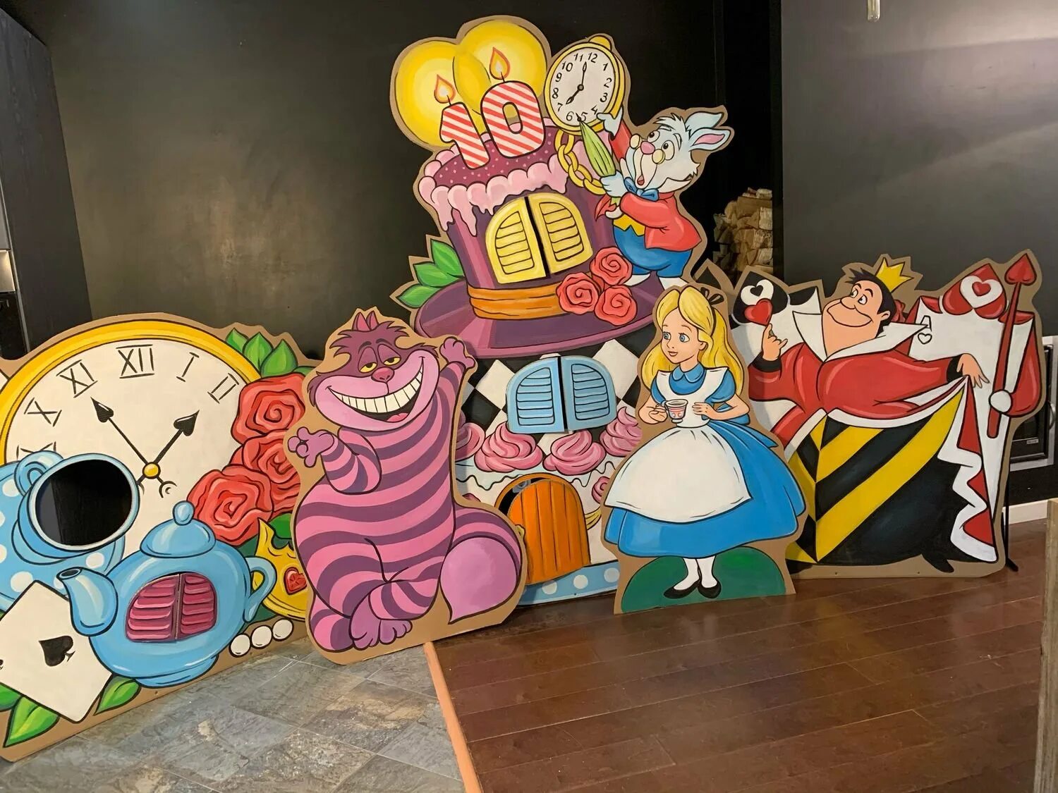 Кот баюн алиса в стране чудес. Дкж алиса в стране чудес. Алиса в стране чудес герои. Дкж алиса в стране чудес. Детский праздник алиса в стране чудес.