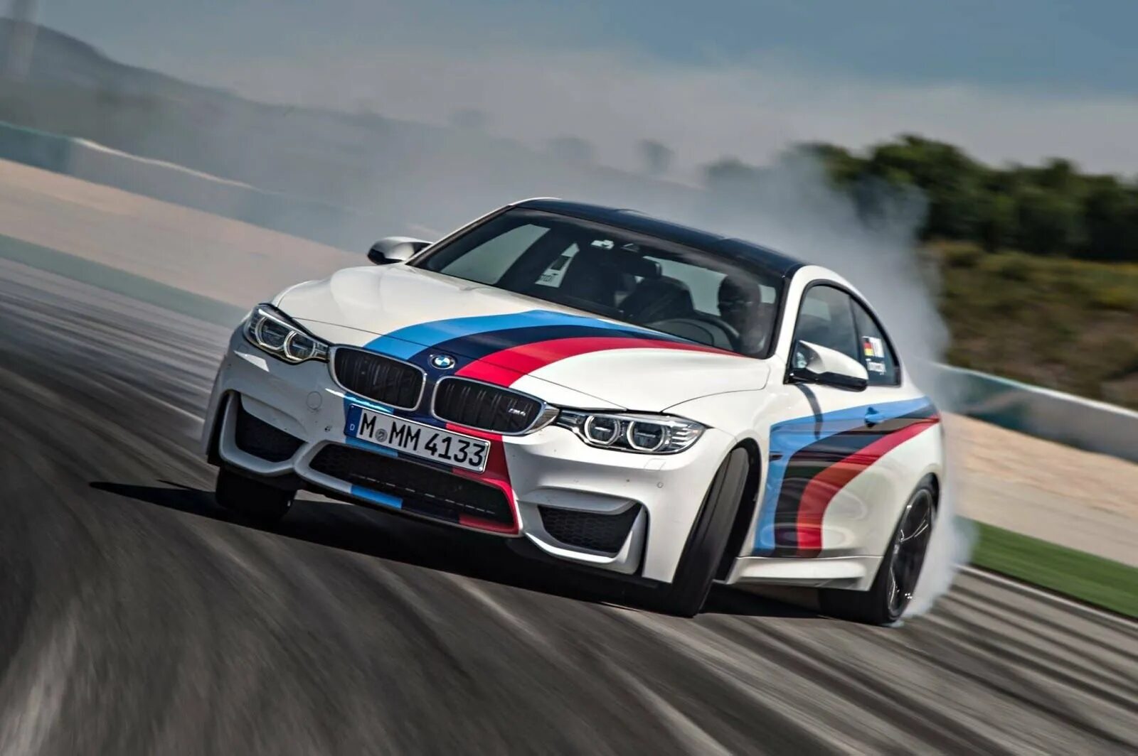 Гонки бмв м5. БМВ м4 гт3. БМВ м8 дрифт. BMW m2 2014. BMW m4 дрифт.