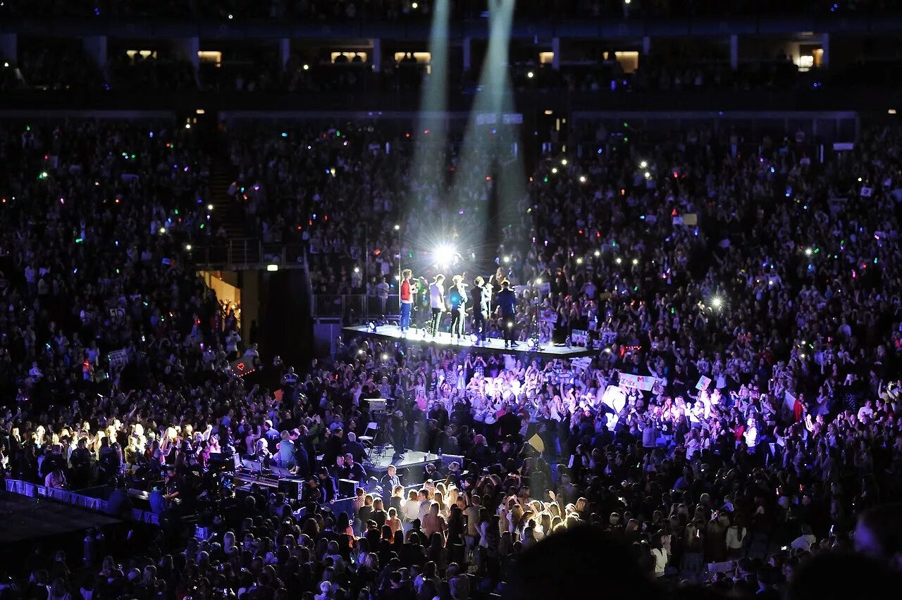 One Direction Concert. One Direction концерт. One Direction 2014 концерты. One Direction концерты 2015. 1 концерт можно