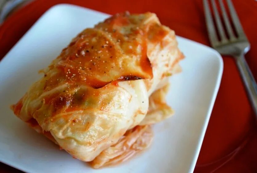 Голубцы из свежей капусты с фаршем. Голубцы. Голубцы по египетски. Голубцы полуфабрикаты замороженные. Голубцы полуфабрикаты на белом фоне.