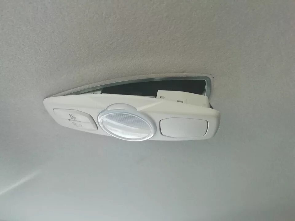 Плафон салона форд фокус 3. Дверная ручка nissan primera р11. Лампочка подсветки номера тойота приус альфа. Лампа салона форд фокус 2. Лампы салона фокус 3.