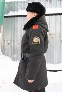 Пальто пришивается