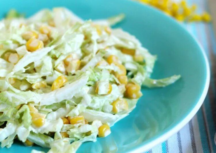 Рецепт с кукуруза и пекинская капуста. Пекинская капуста кукуруза. Салат с пекинской капустой и кукурузой. Салас пекинской капустой. Рецепт с кукуруза и пекинская капуста.