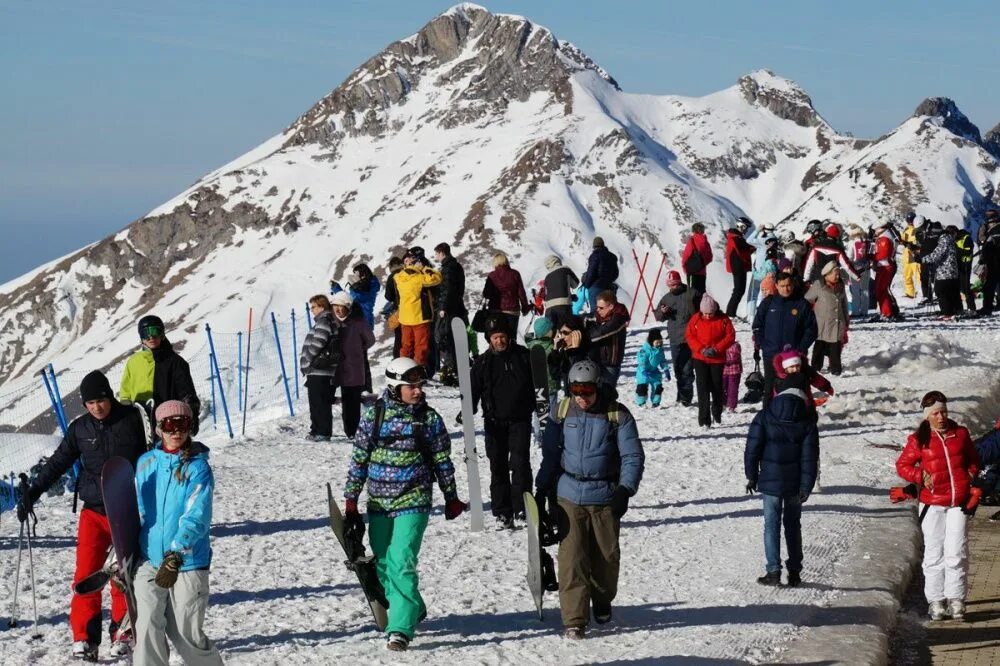 Apres Ski красная Поляна. Туризм Сочи красная Поляна. Красная Поляна Сочи поход. Сочи красная Поляна туристы. Поездки в горы краснодар