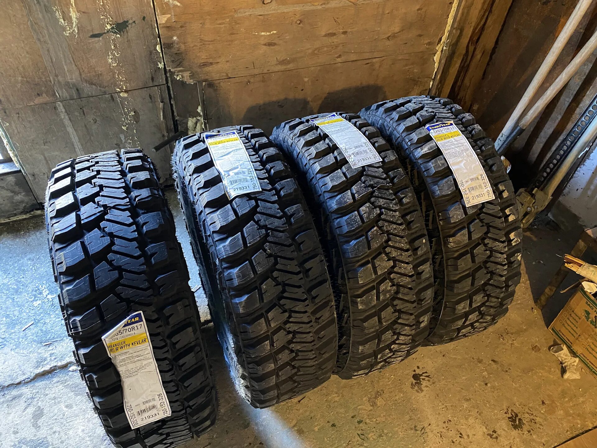 Goodyear wrangler mt kevlar. Гудиер мтр кевлар. Goodyear wrangler mt/r with kevlar. Гудиер кевлар. 516 0980 резина mtr.