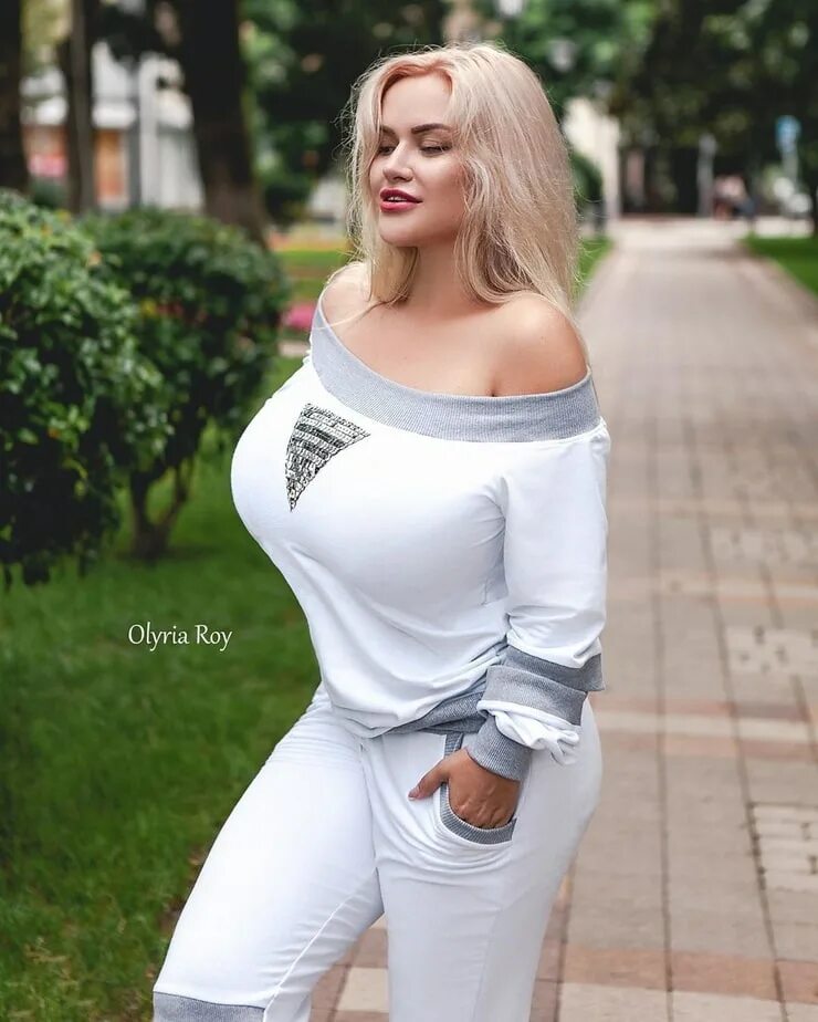 Большое 18 красота. Большое 18 красота. Элизабет скотт бодипозитив. Ланея грейс красавица. Olyria roy олирия рой.