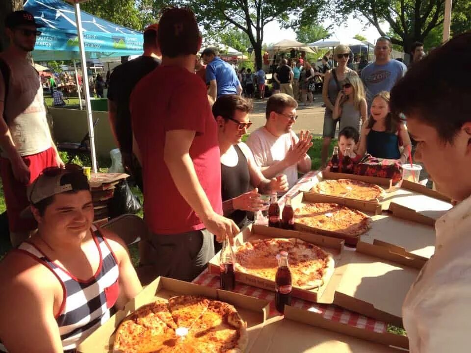 Пиццафест (pizzafest) в неаполе, италия. Фестиваль пиццы в неаполе. Фестиваль пиццы. Пиццафест в италии. Пицца 199 рублей.