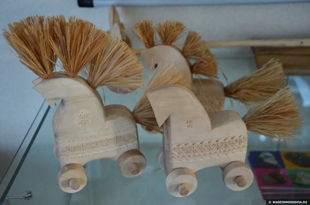 Тавлинская игрушка мордовия. Мордовская народная игрушка. Музей тавлинской игрушки мордовия. Подлесная тавла мордовия. Тавлинская деревянная игрушка.