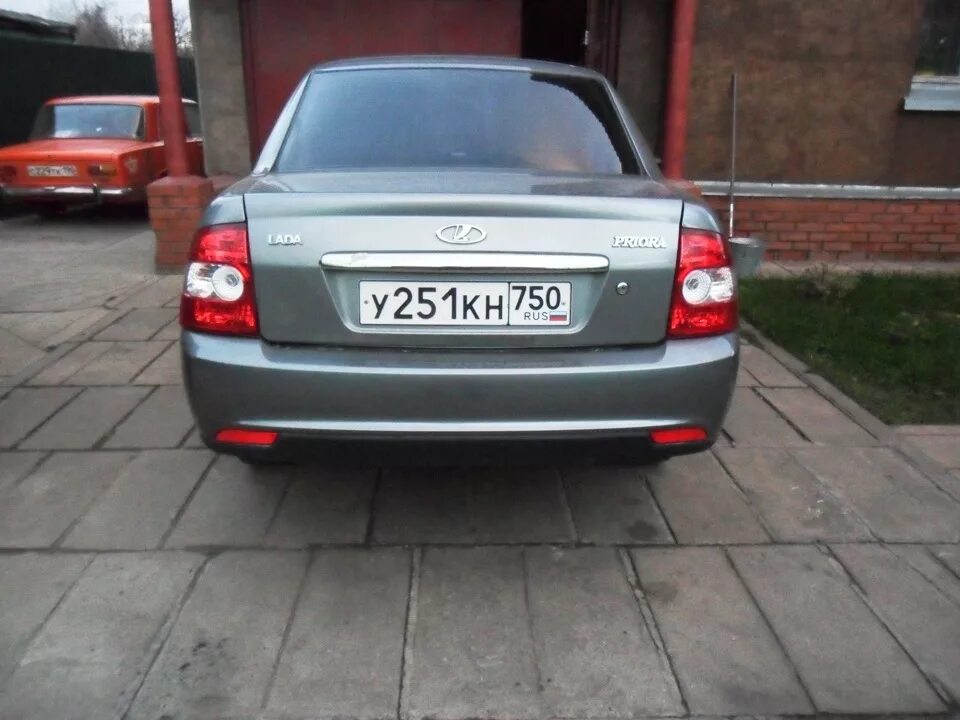 Задний бампер приора 2. Приора 2 кварц зад. приора 2 сзади кварц. приора хэтчбек кварц бампер задний приора 2. приора 2 седан сзади.