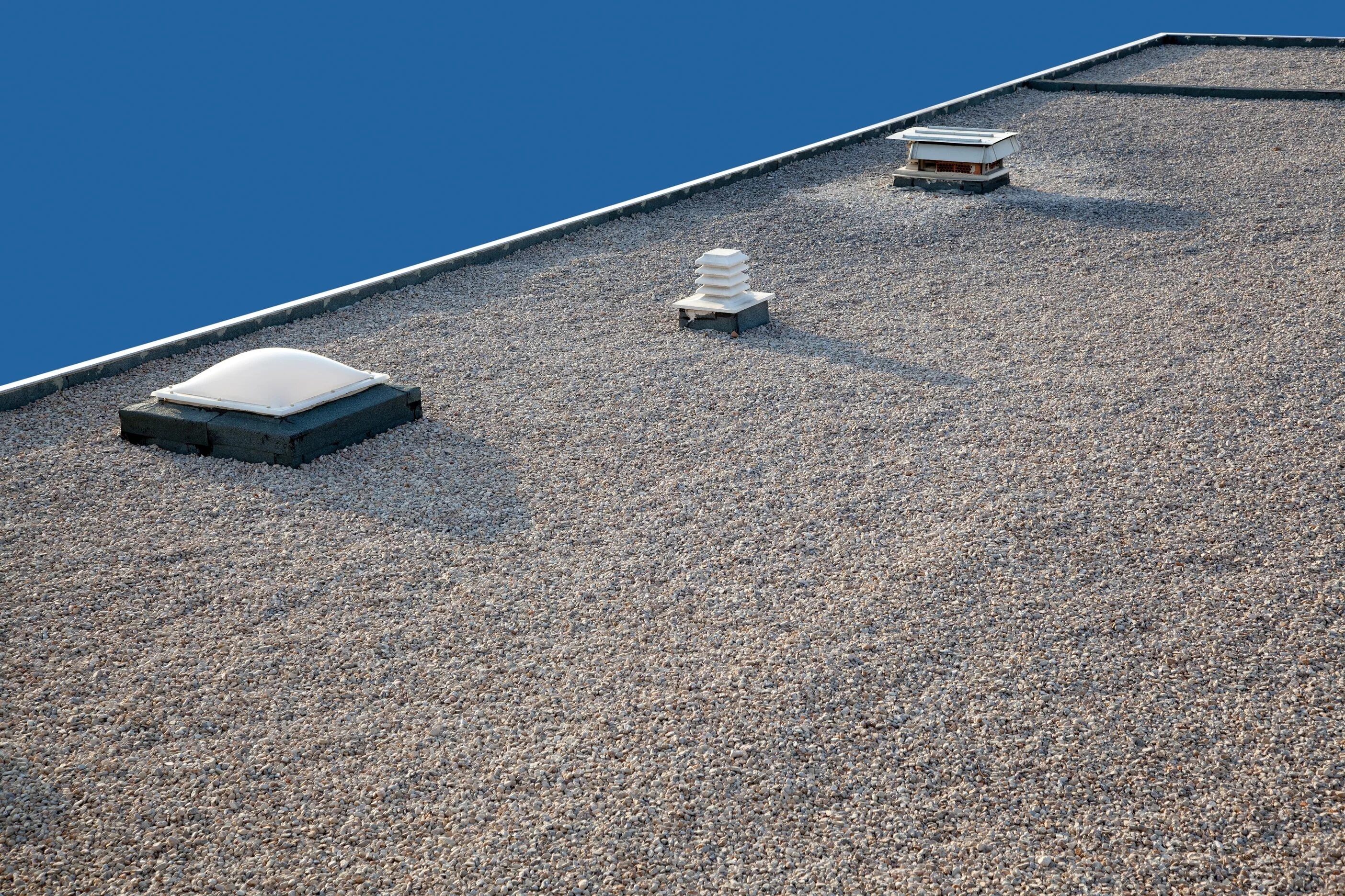 Flat roofing. Балластная кровля ТЕХНОНИКОЛЬ. Разуклонка плоской кровли. Кровля балласт ТЕХНОНИКОЛЬ. Балластная кровля молниезащита.