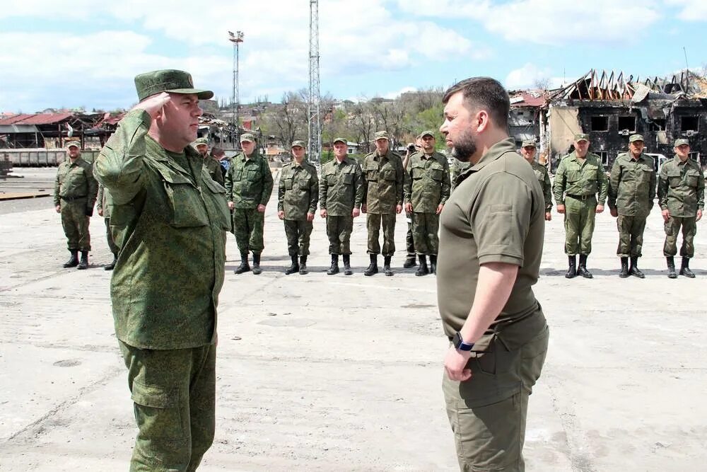 Пушилин награждает бойцов. Вручение наград военнослужащим. Награждение отрядов ДНР Пушилиным. Медаль за Мариуполь ДНР вручение. Отвага у бойца